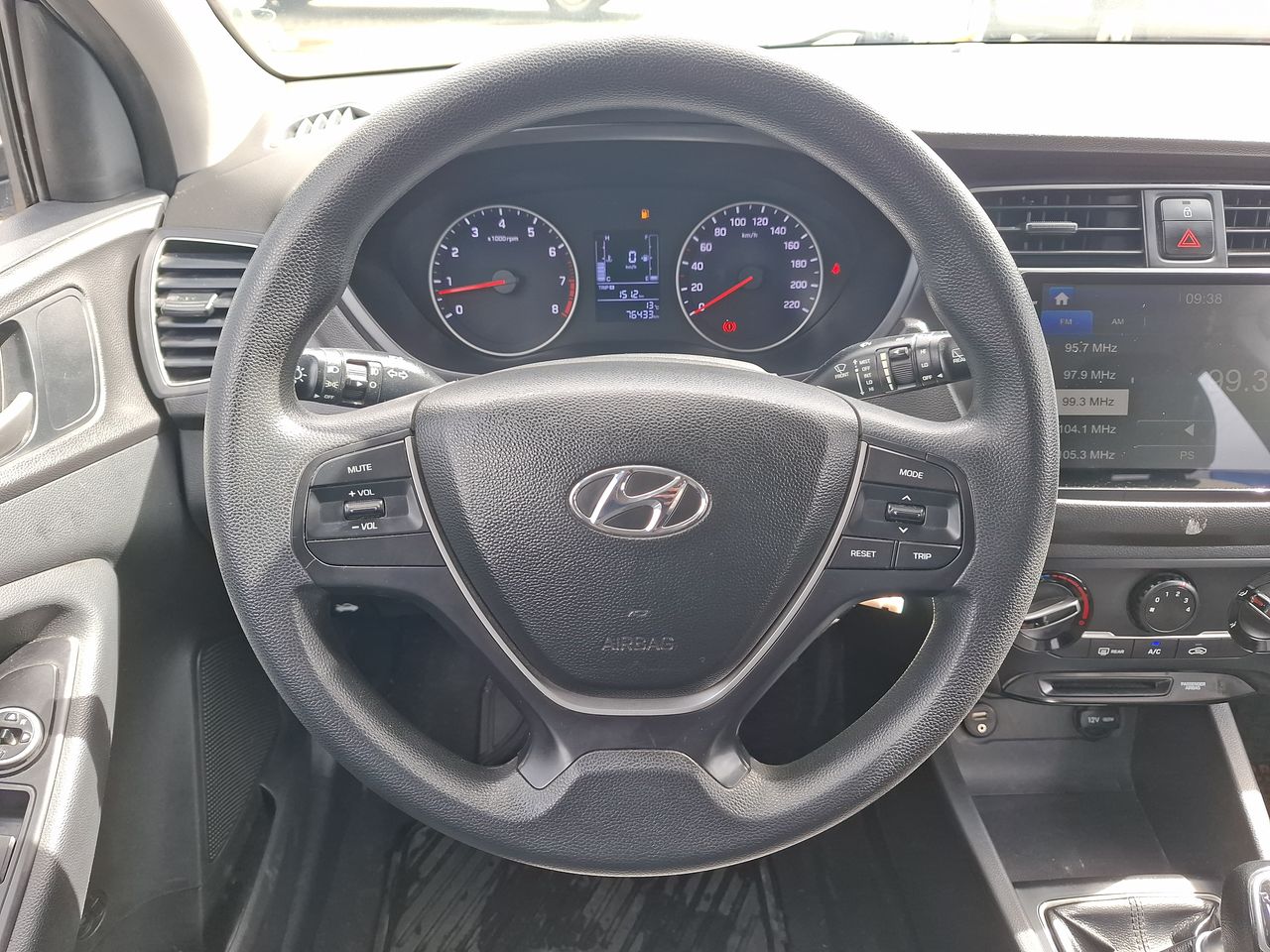Hyundai I20 — foto 24 de 33