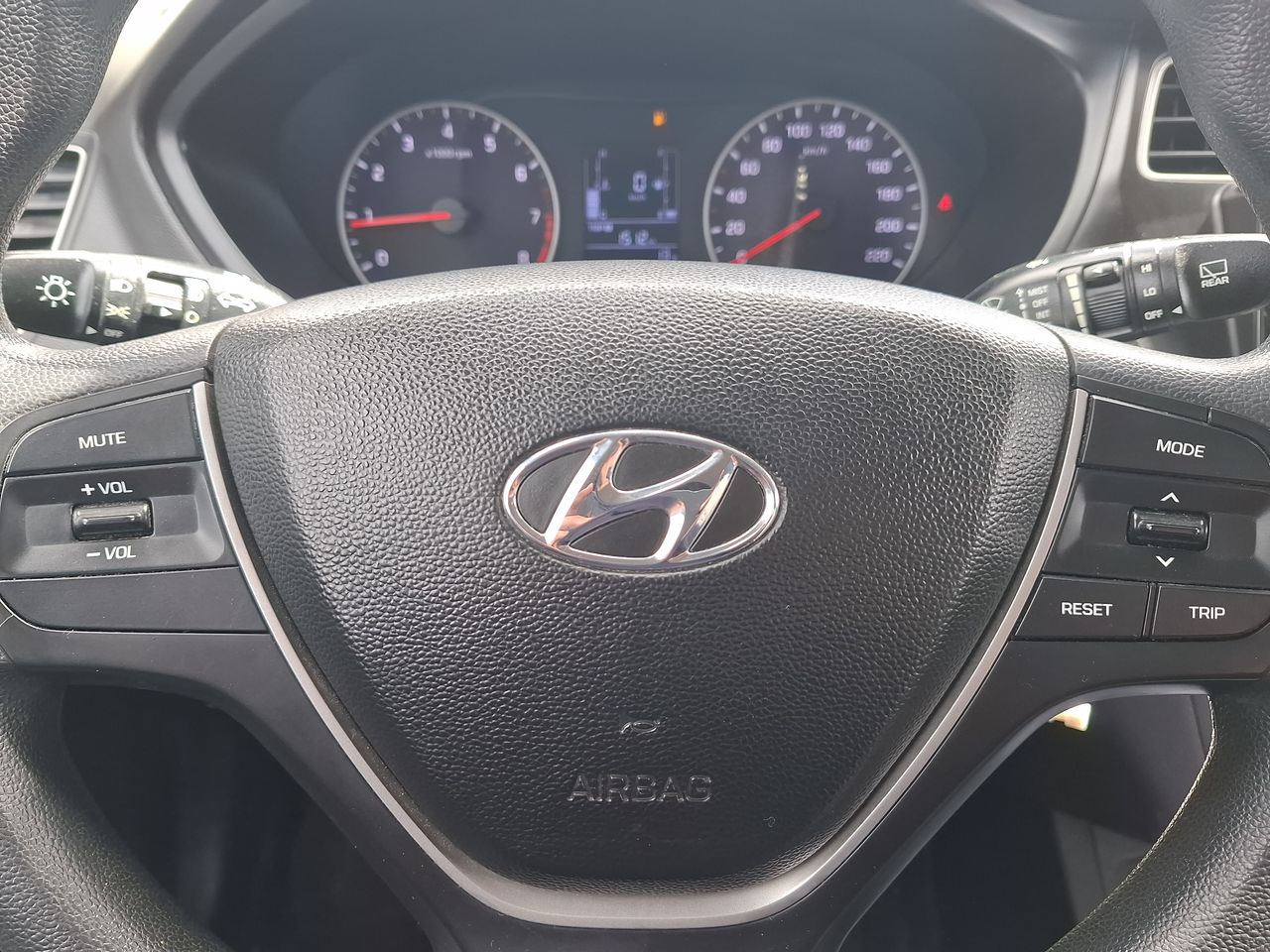 Hyundai I20 — foto 25 de 33