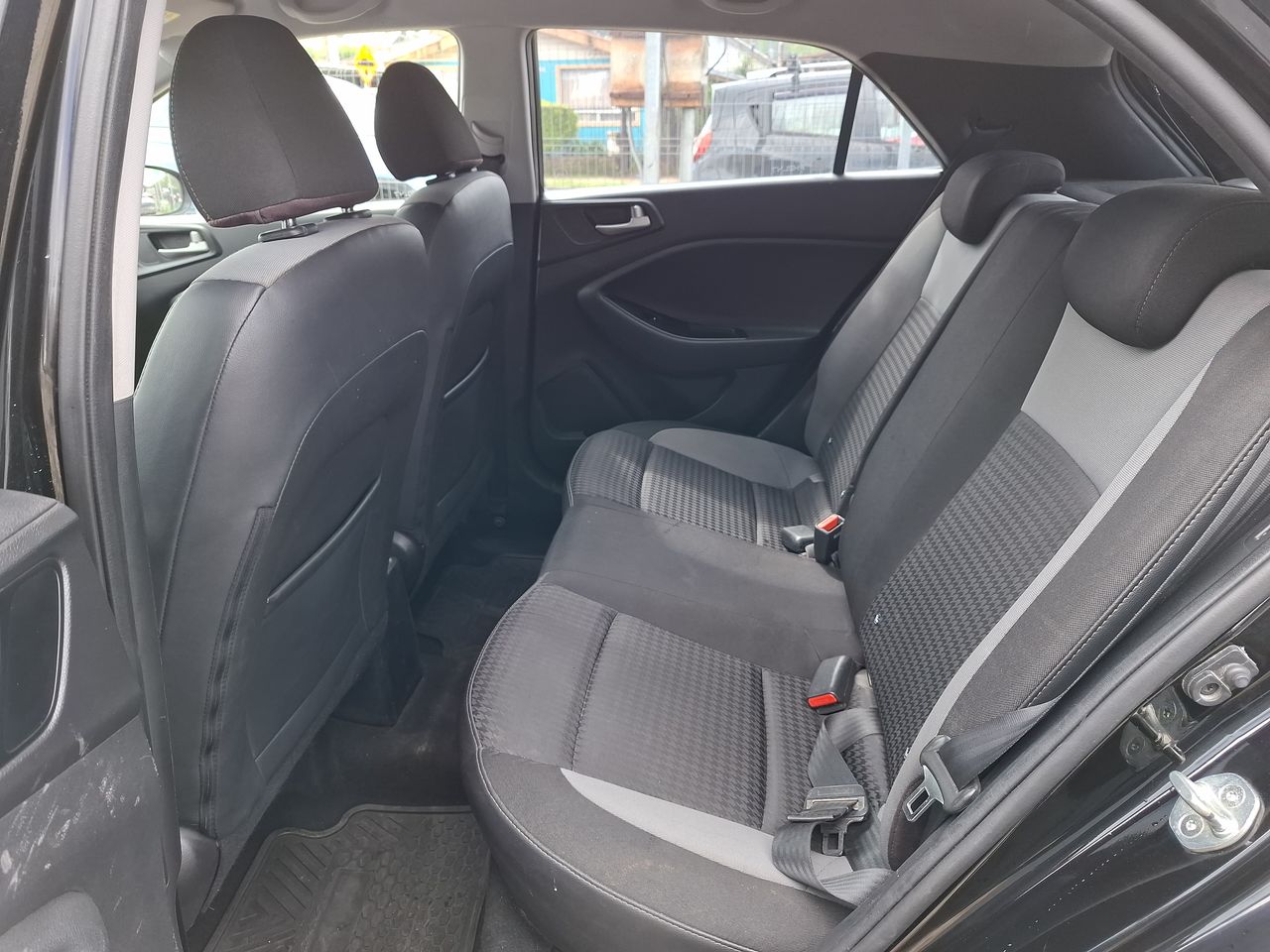 Hyundai I20 — foto 12 de 33