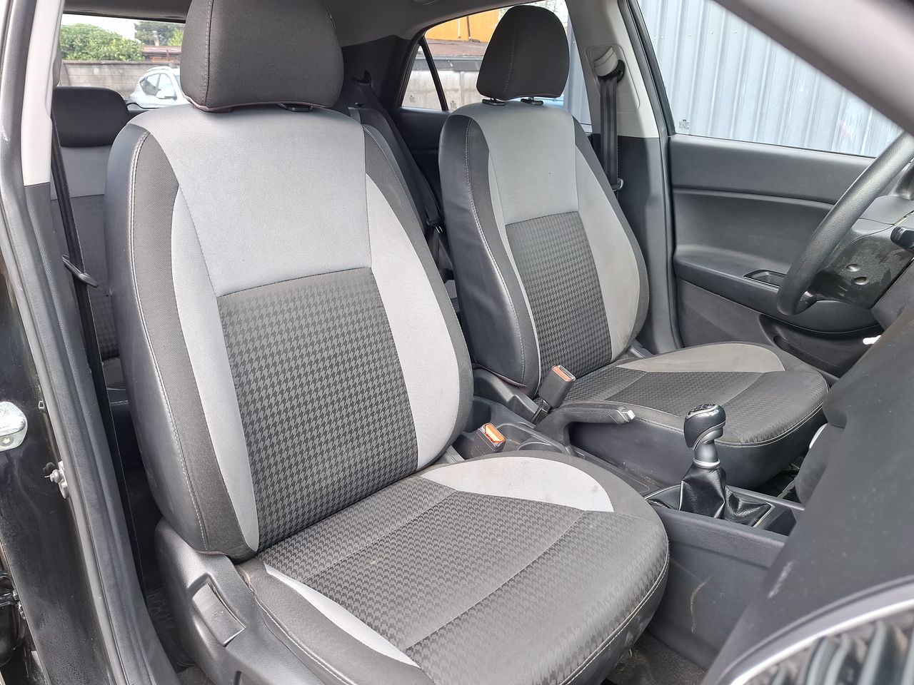 Hyundai I20 — foto 14 de 33