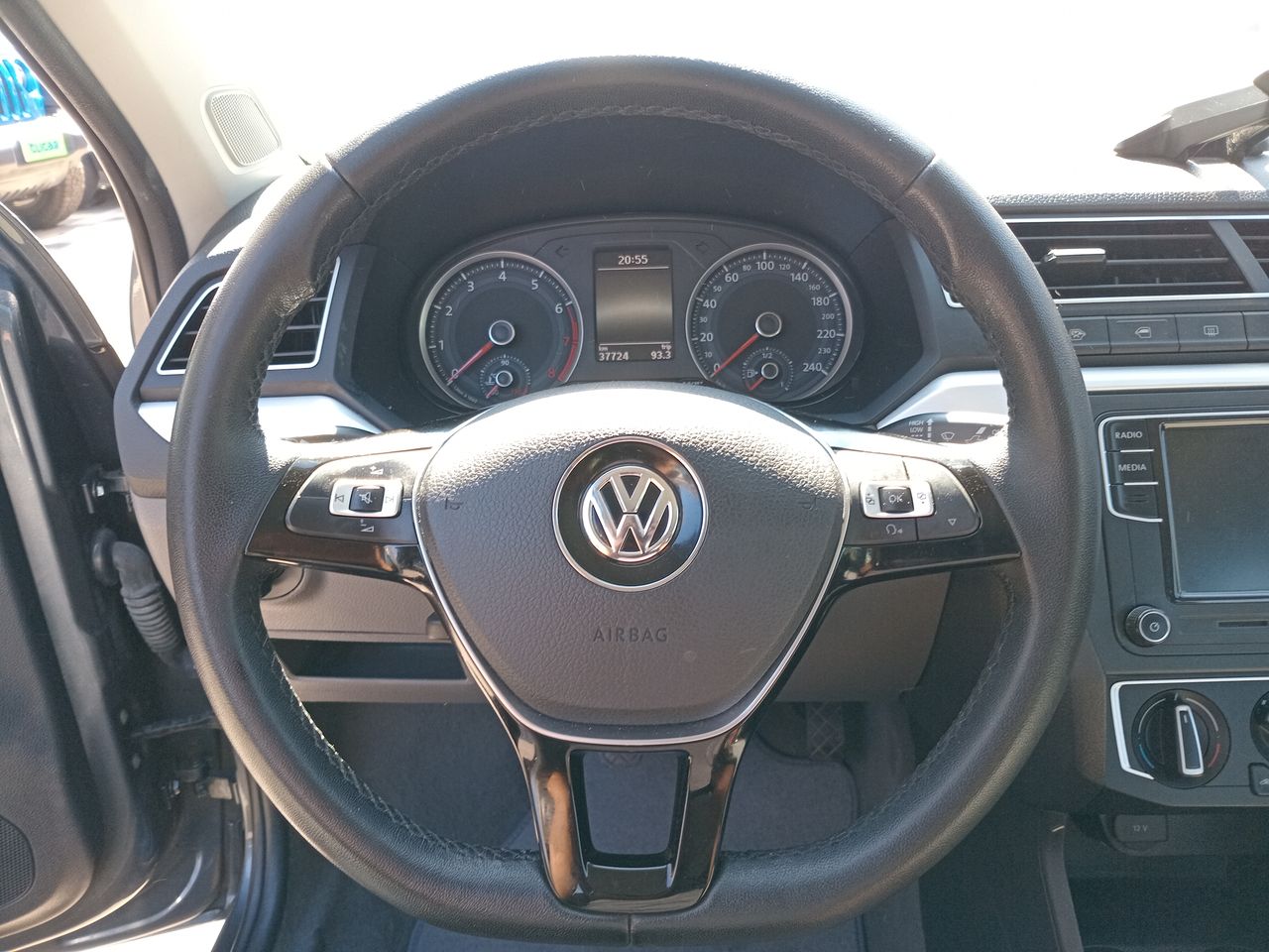 VOLKSWAGEN - 24
