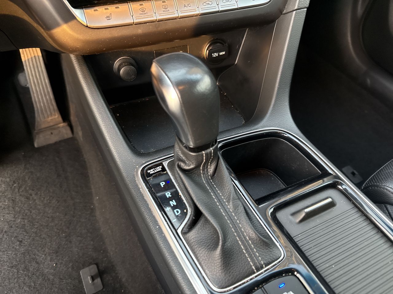 Hyundai Sonata — foto 23 de 26
