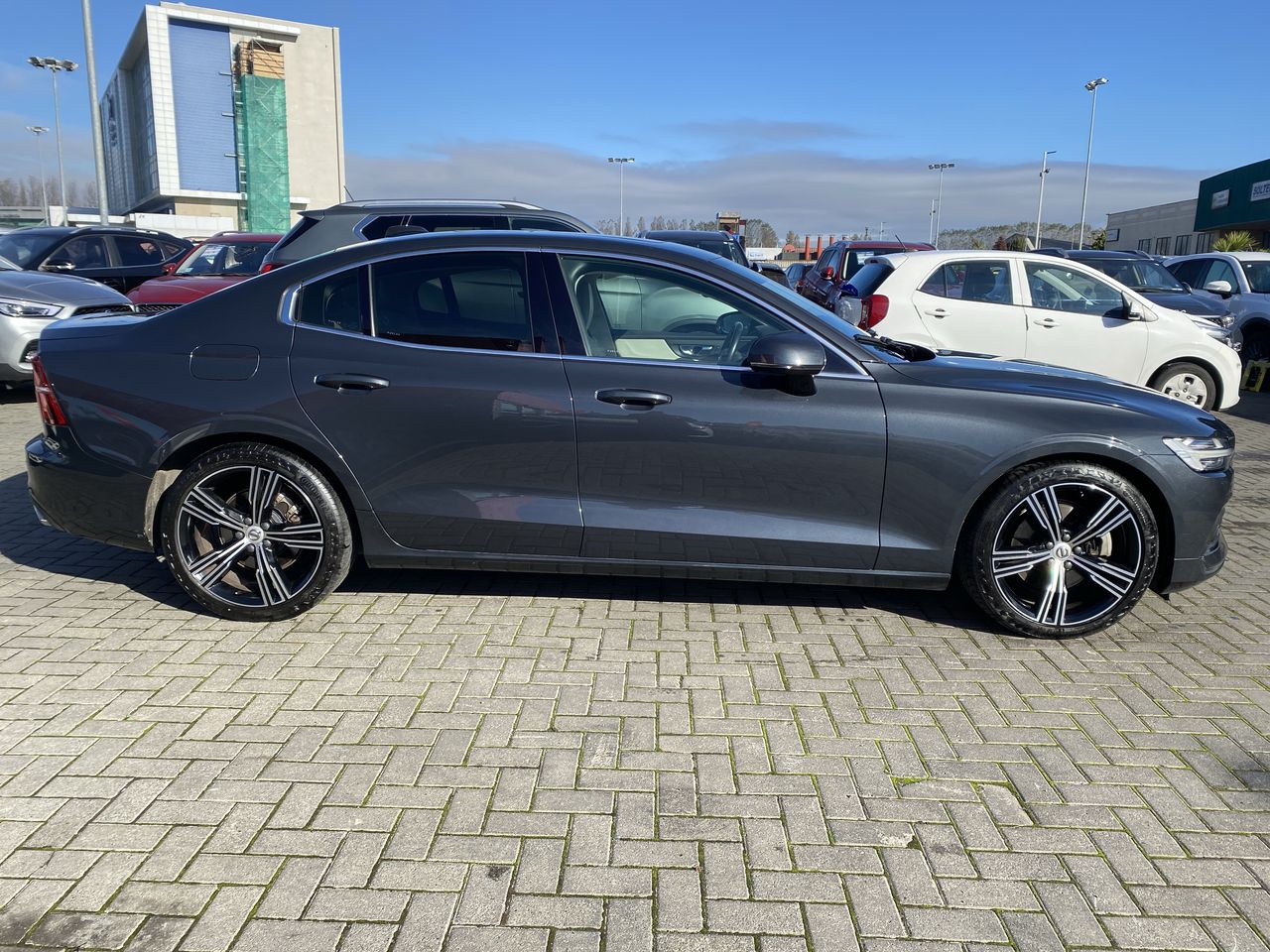 VOLVO - 8