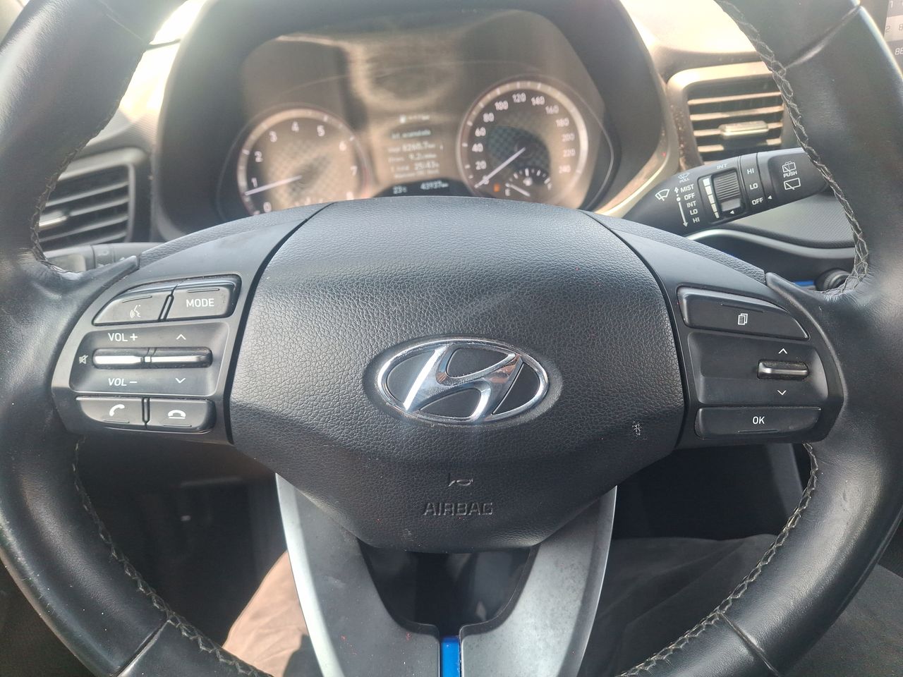 HYUNDAI - 23