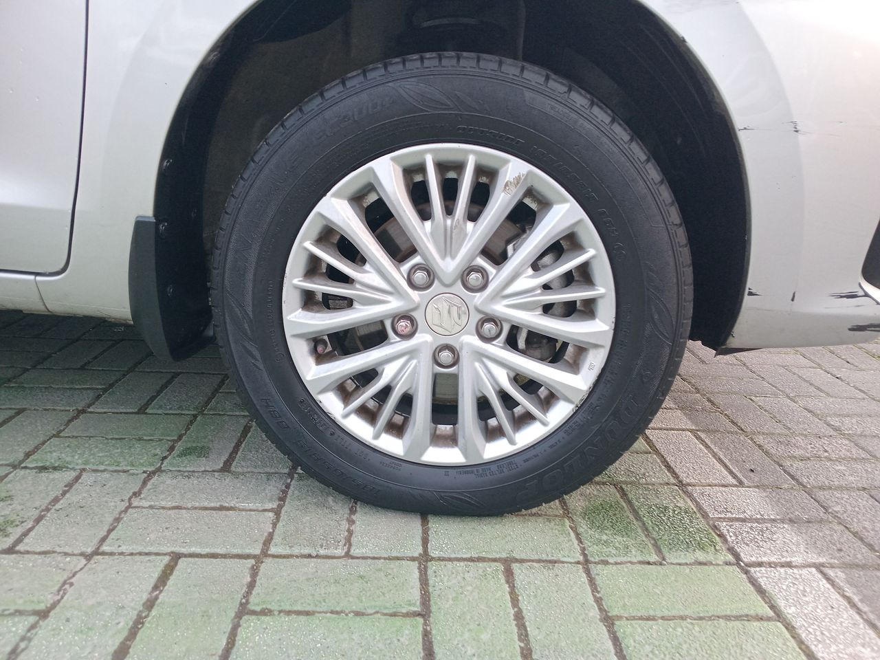 Suzuki Ertiga — foto 10 de 28