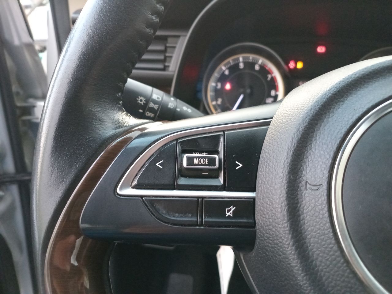 Suzuki Ertiga — foto 19 de 28