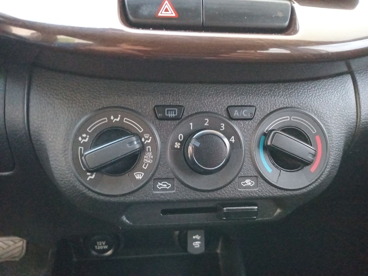 Suzuki Ertiga — foto 23 de 28