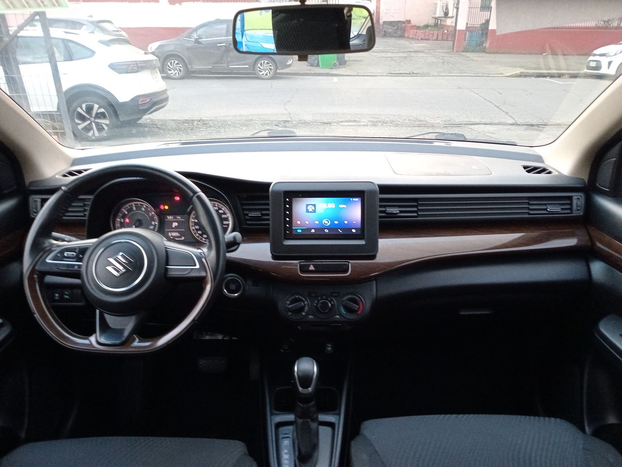 Suzuki Ertiga — foto 25 de 28
