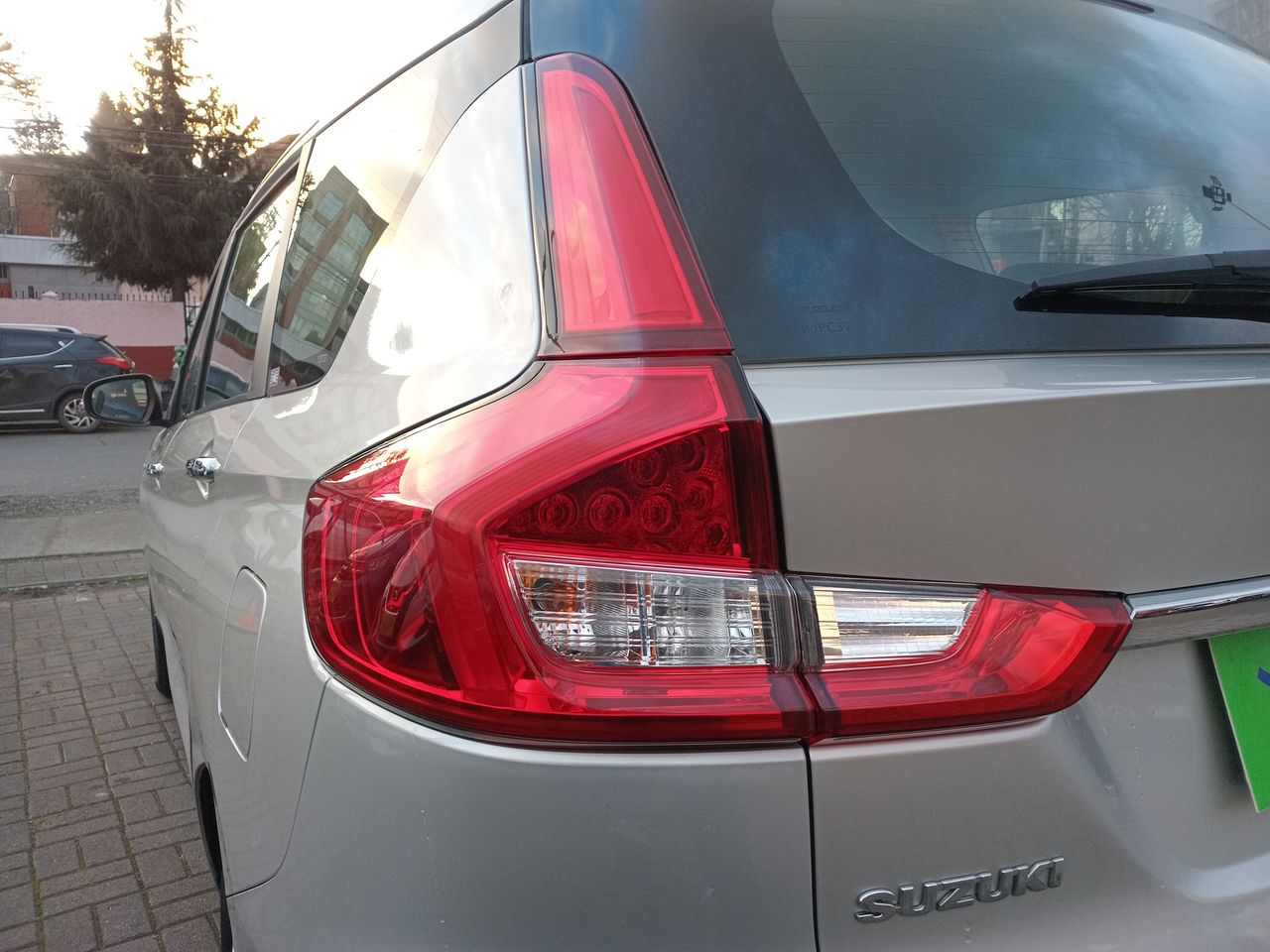 Suzuki Ertiga — foto 13 de 28