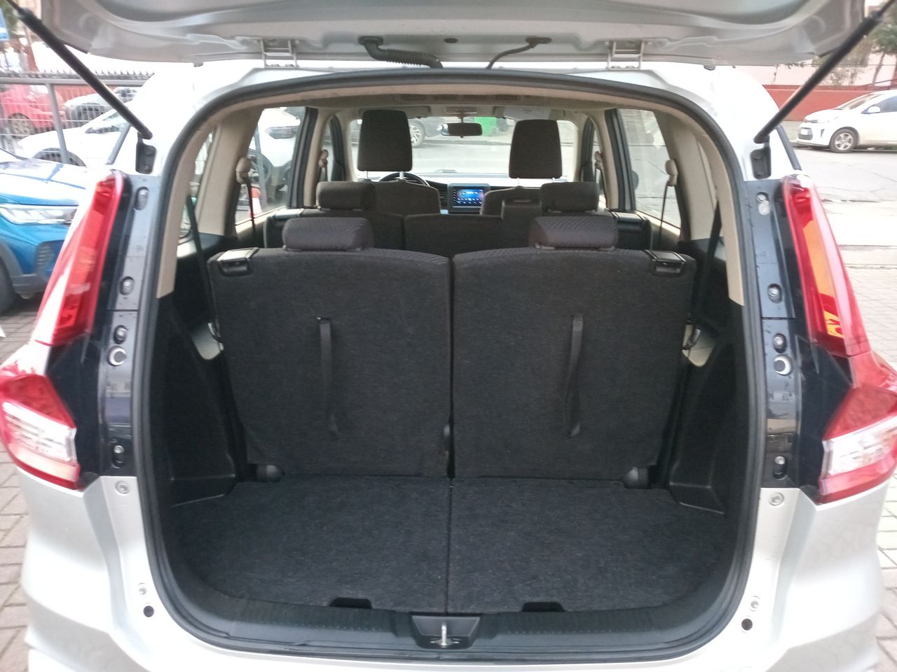 Suzuki Ertiga — foto 14 de 28