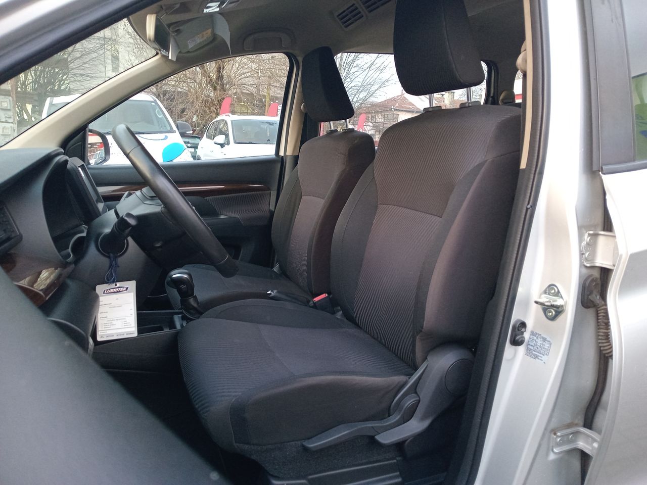 Suzuki Ertiga — foto 17 de 28