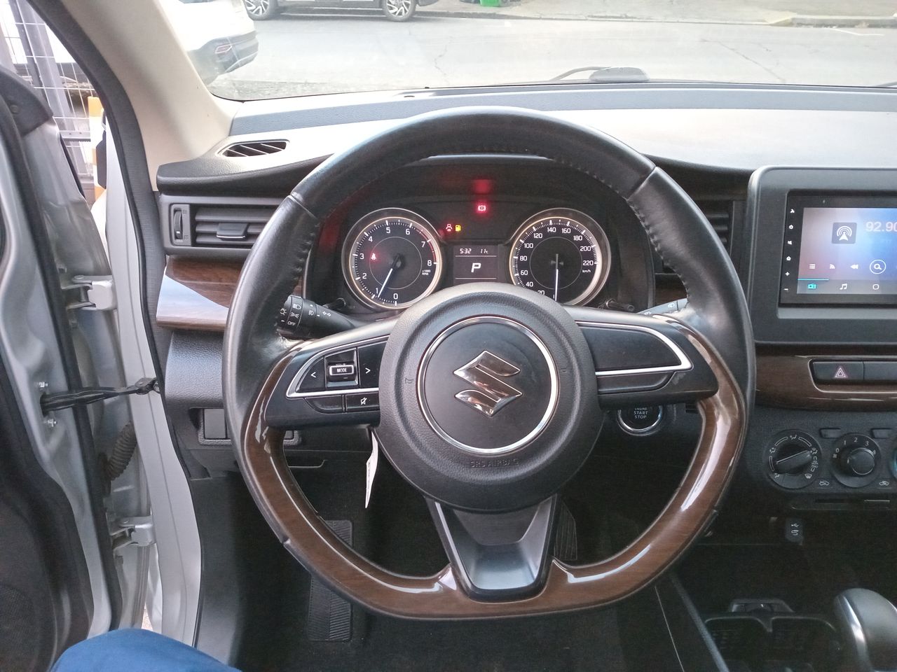 Suzuki Ertiga — foto 18 de 28