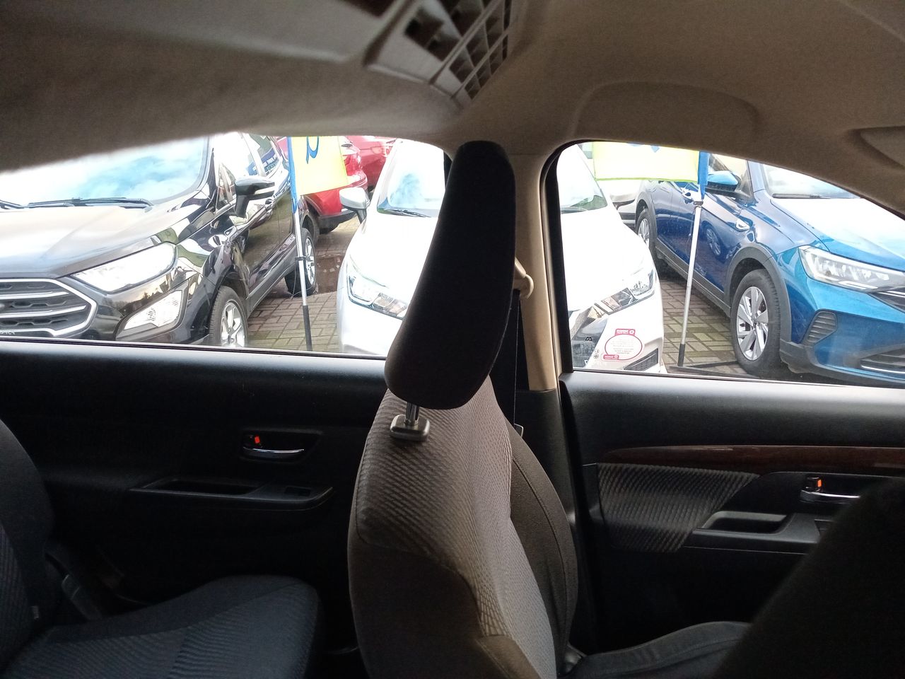 Suzuki Ertiga — foto 8 de 28