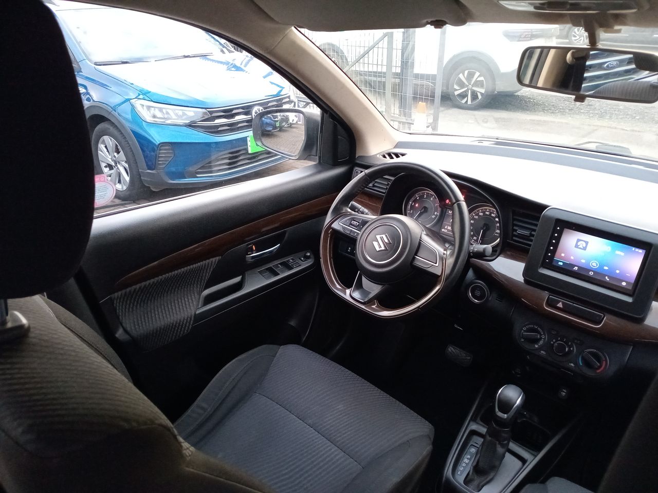Suzuki Ertiga — foto 9 de 28