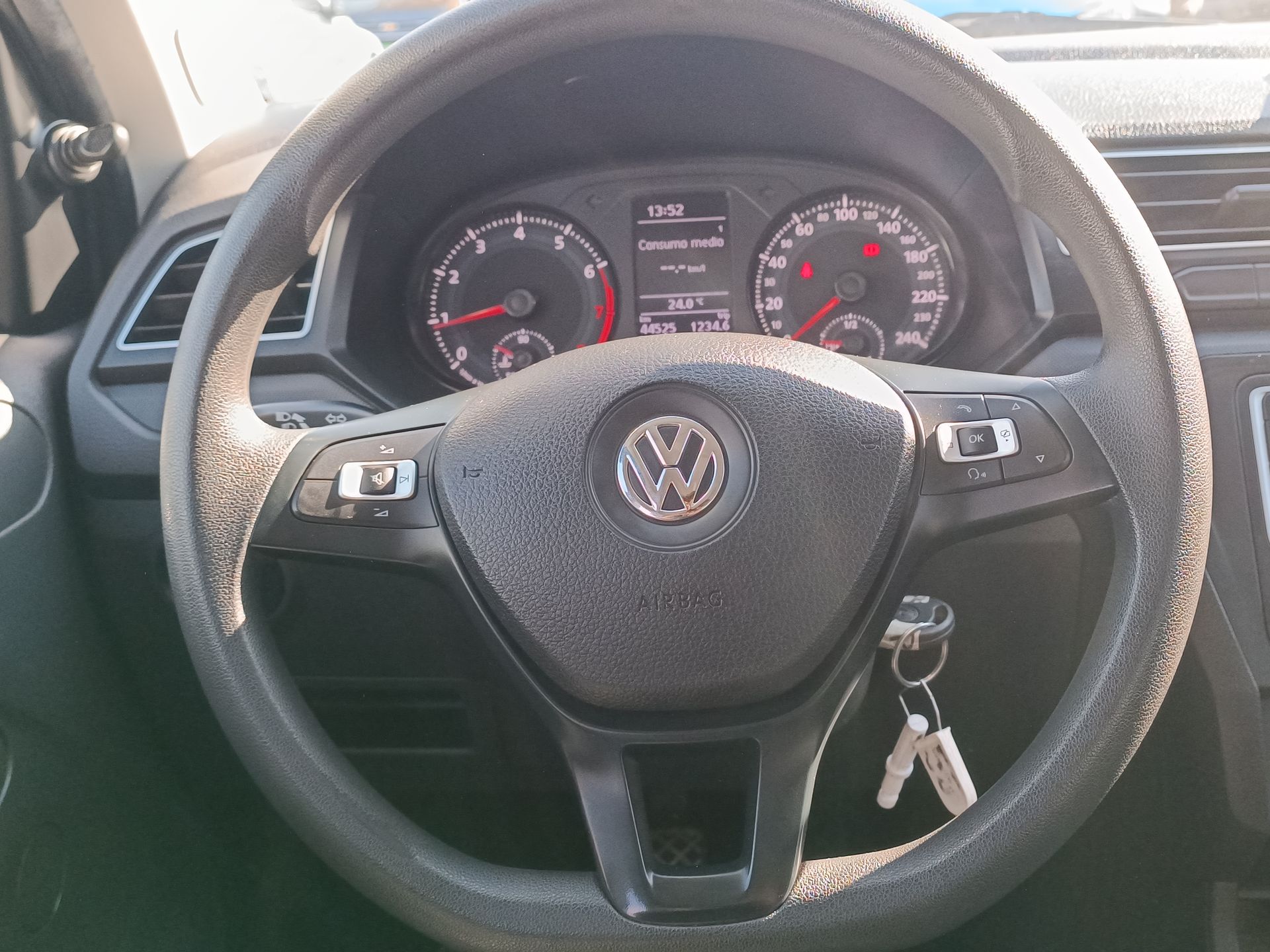 VOLKSWAGEN - 21