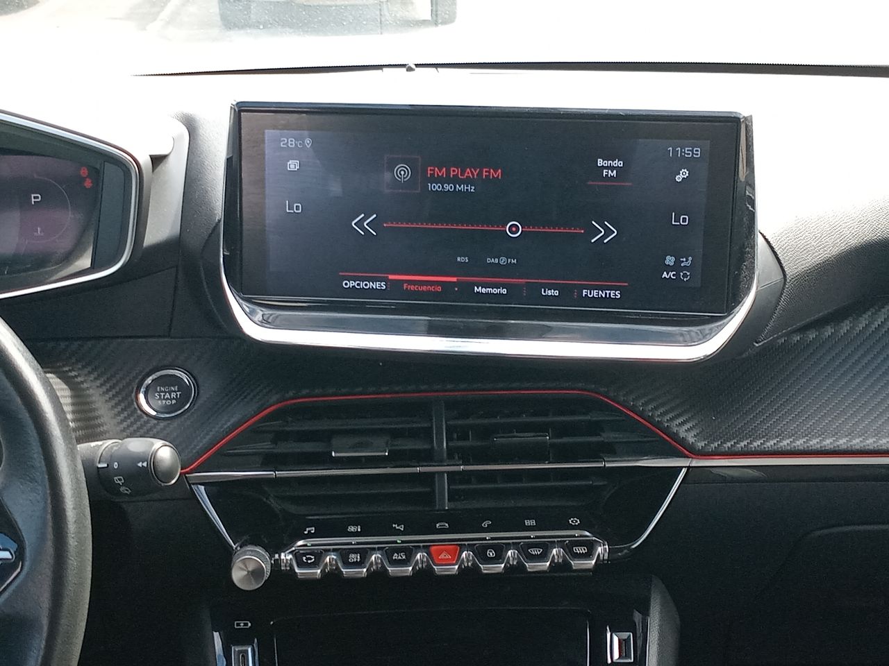 Peugeot 2008 — foto 27 de 34