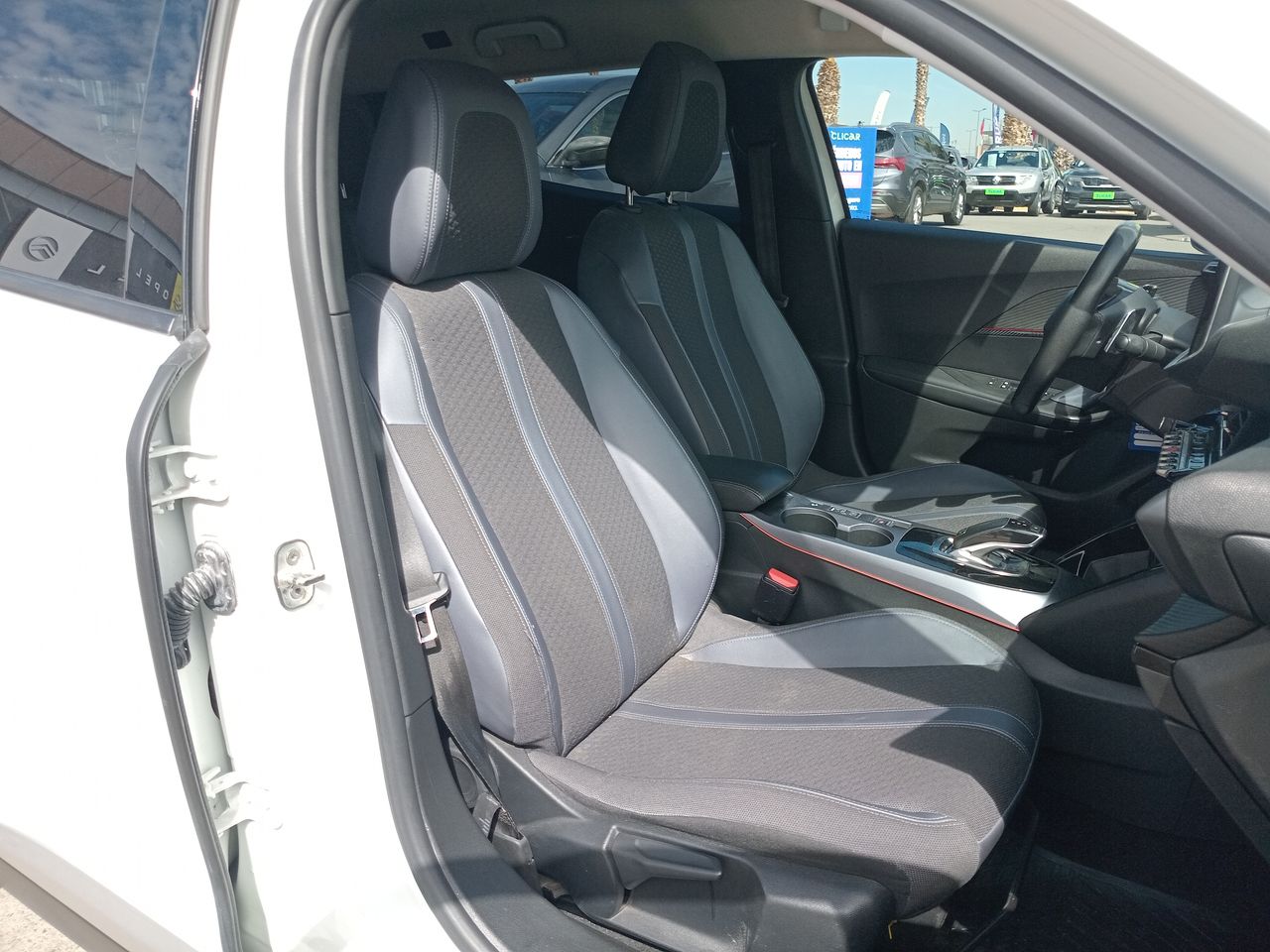 Peugeot 2008 — foto 32 de 34