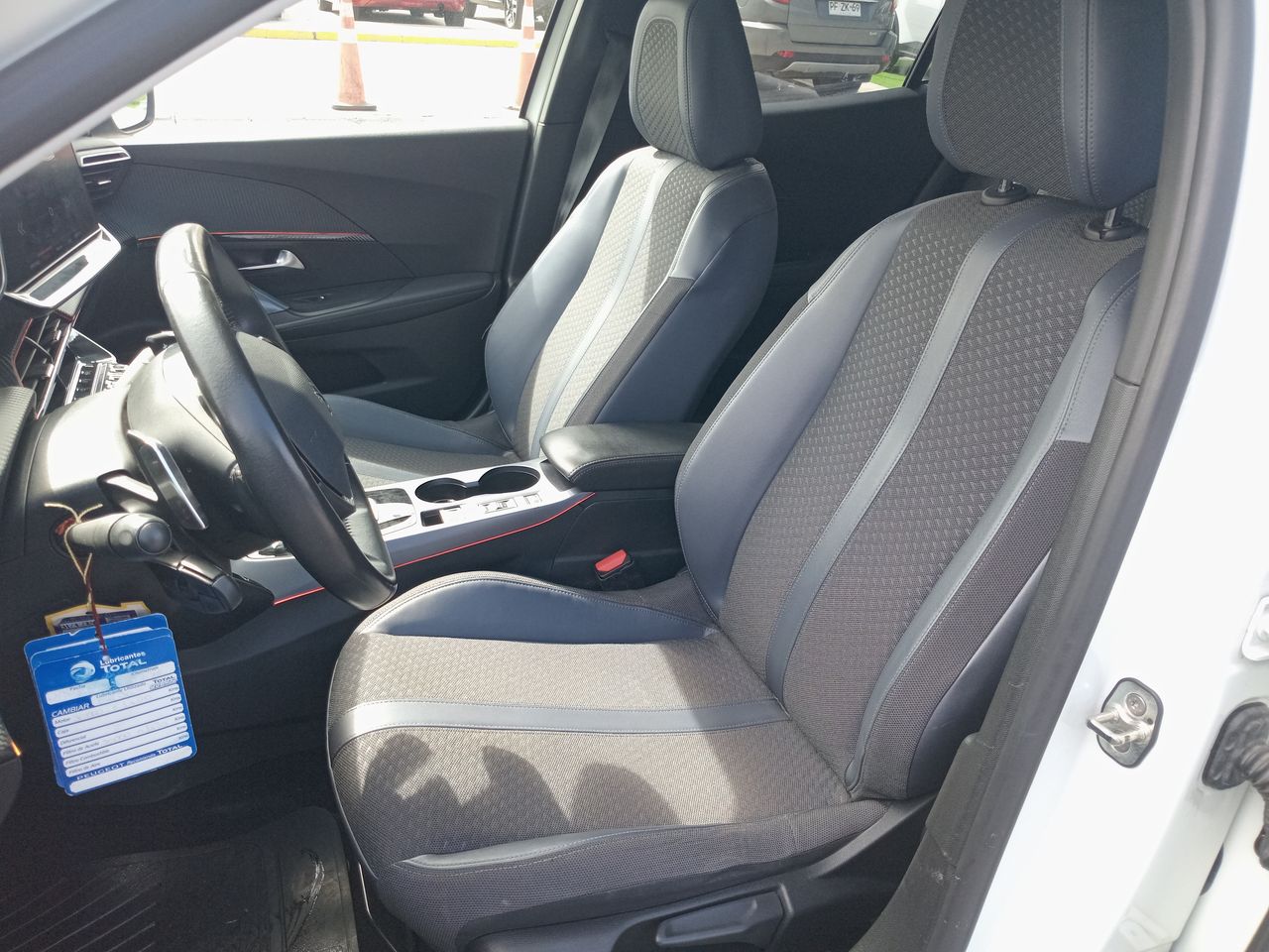 Peugeot 2008 — foto 23 de 34