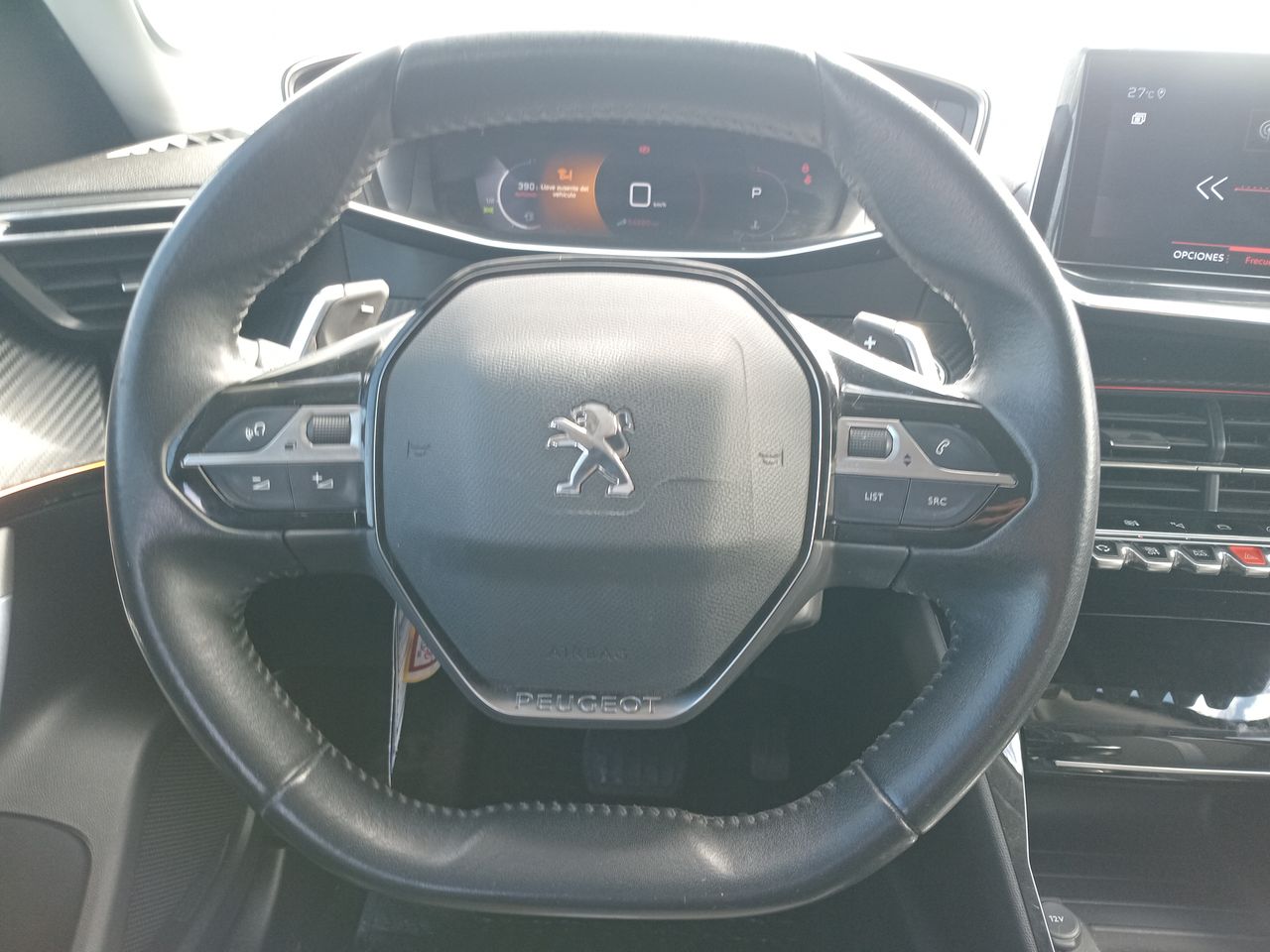 Peugeot 2008 — foto 24 de 34