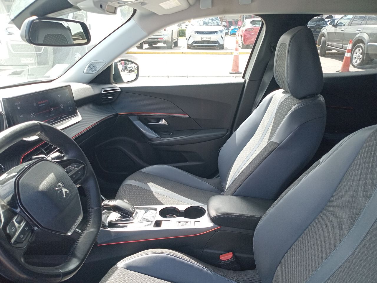 Peugeot 2008 — foto 11 de 34
