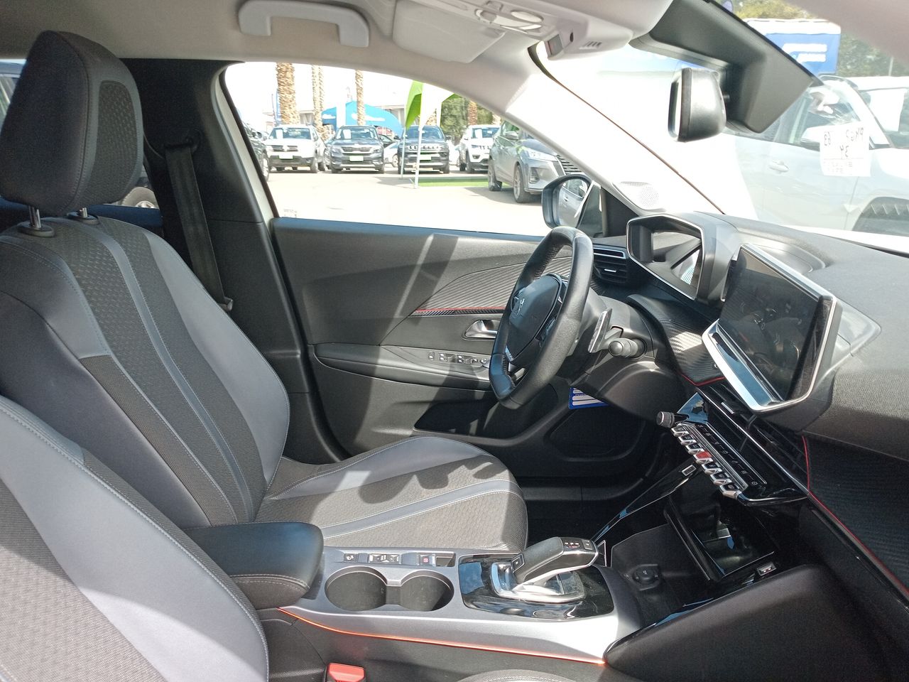 Peugeot 2008 — foto 15 de 34