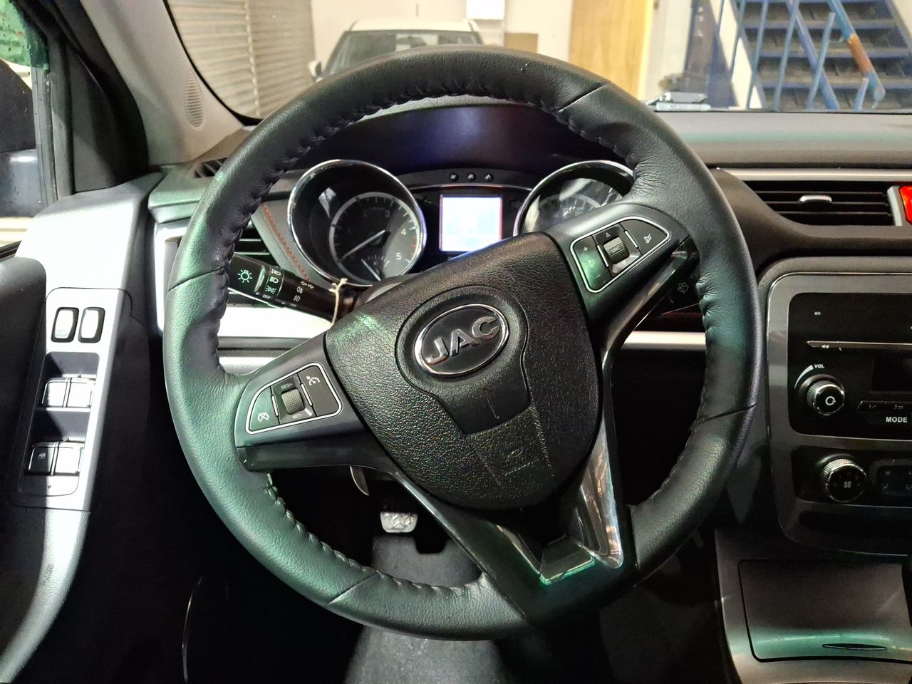 JAC T8 — foto 17 de 25