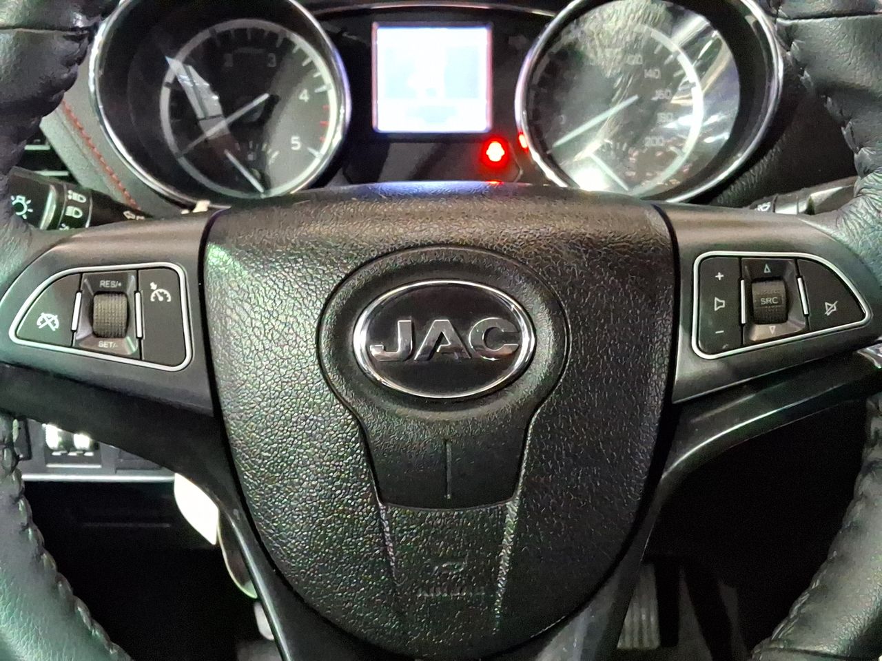JAC T8 — foto 18 de 25
