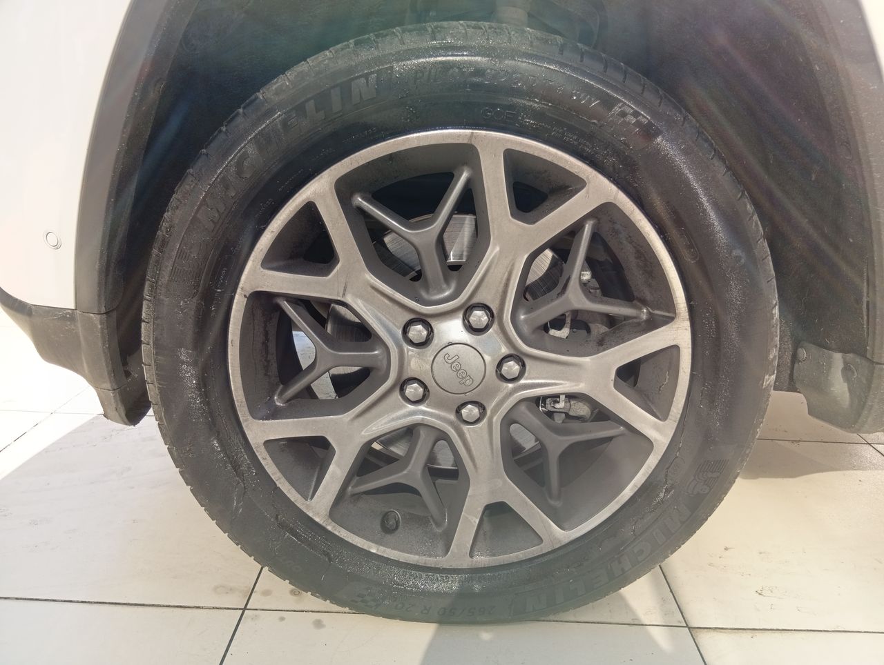 Jeep Grand Cherokee — foto 10 de 28
