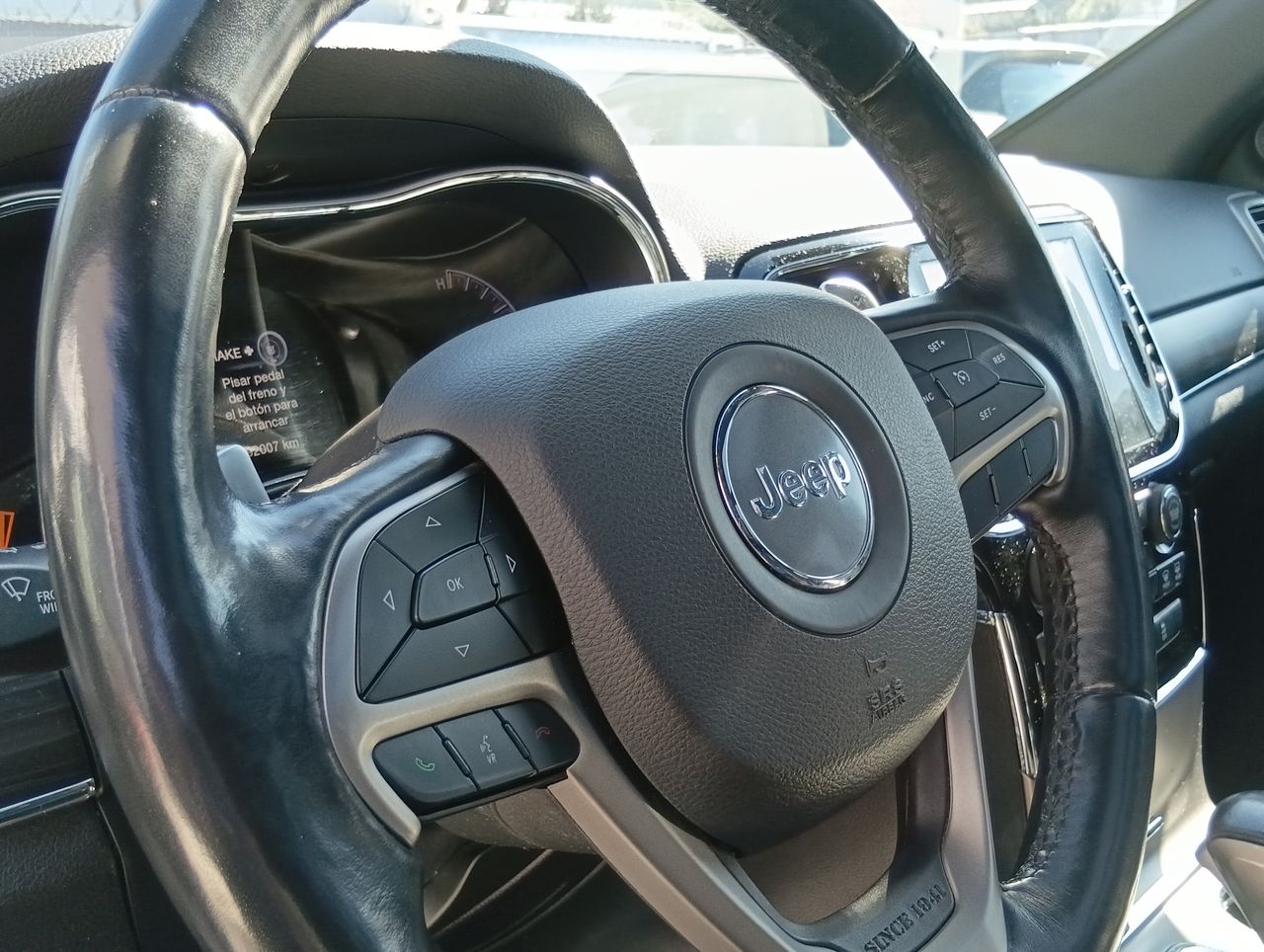 Jeep Grand Cherokee — foto 19 de 28