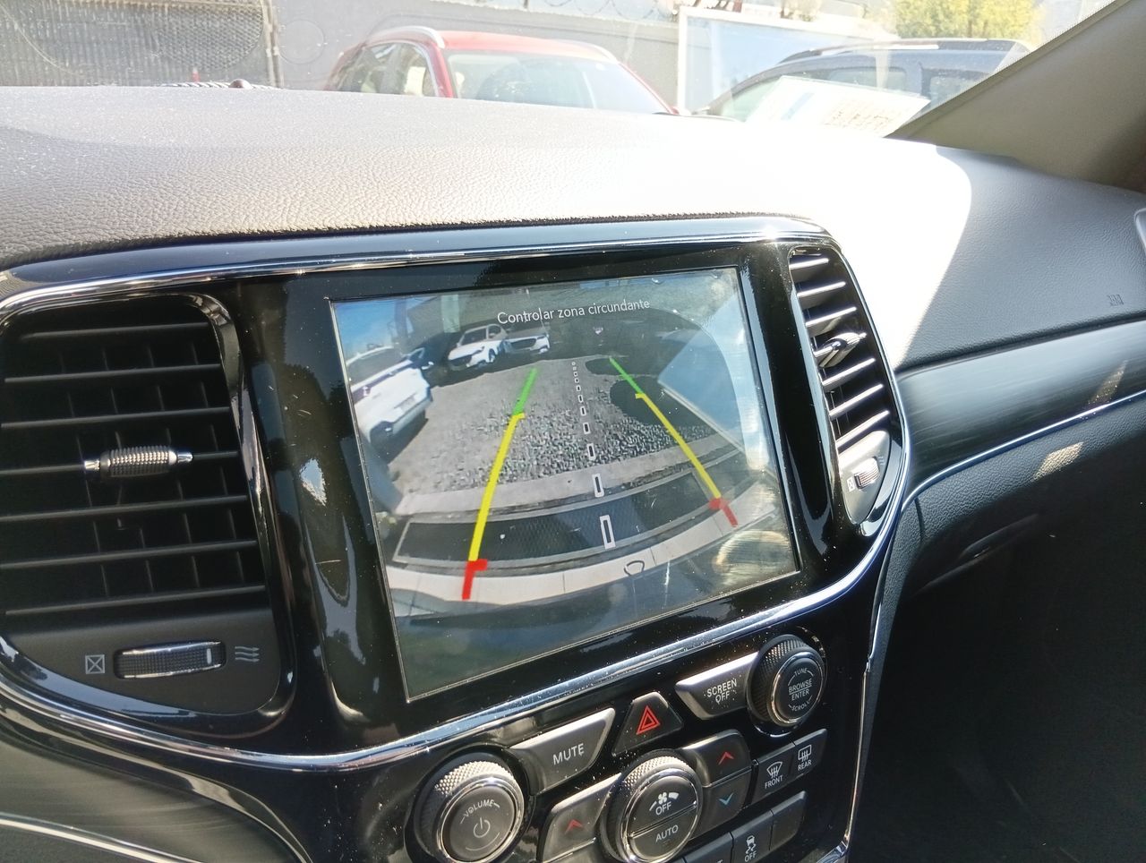 Jeep Grand Cherokee — foto 21 de 28