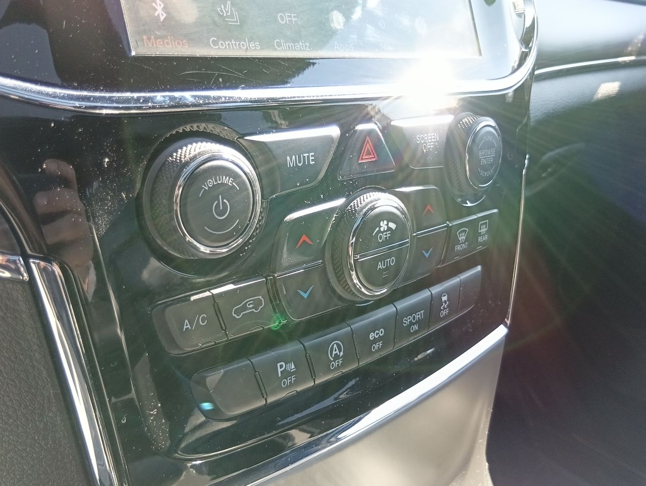 Jeep Grand Cherokee — foto 22 de 28