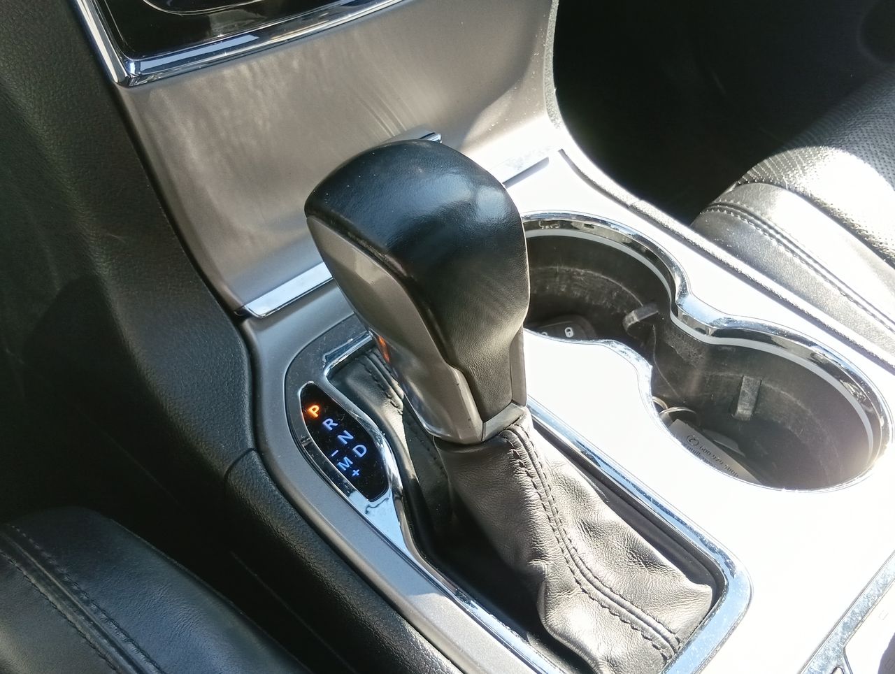 Jeep Grand Cherokee — foto 23 de 28