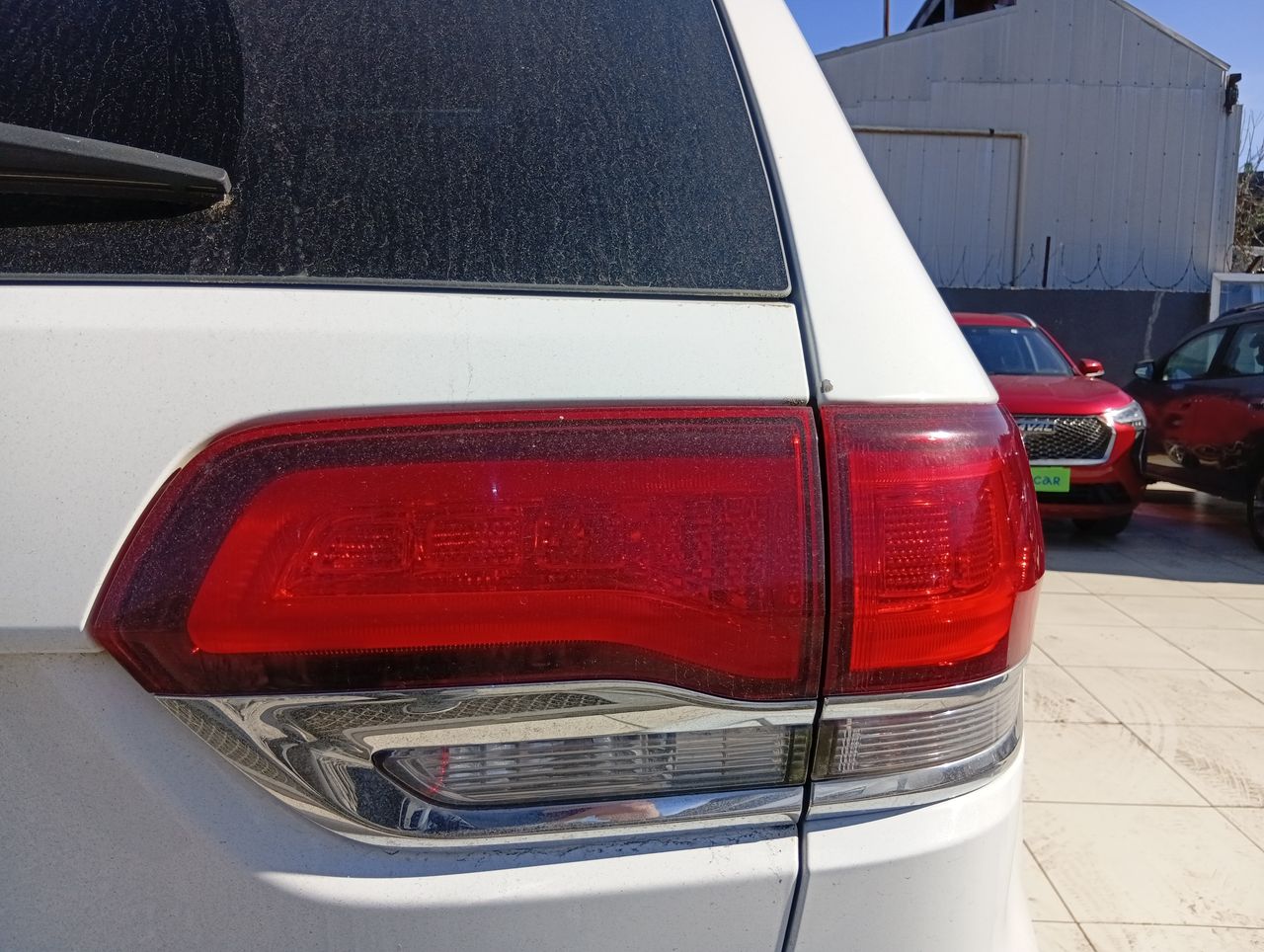Jeep Grand Cherokee — foto 13 de 28