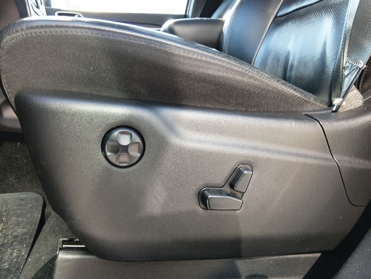 Jeep Grand Cherokee — foto 16 de 28