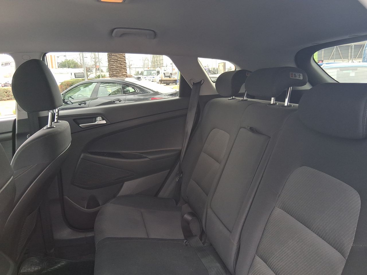 HYUNDAI - 12