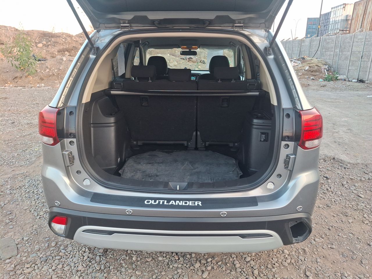 Mitsubishi Outlander — foto 14 de 23