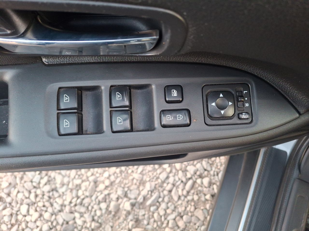 Mitsubishi Outlander — foto 15 de 23