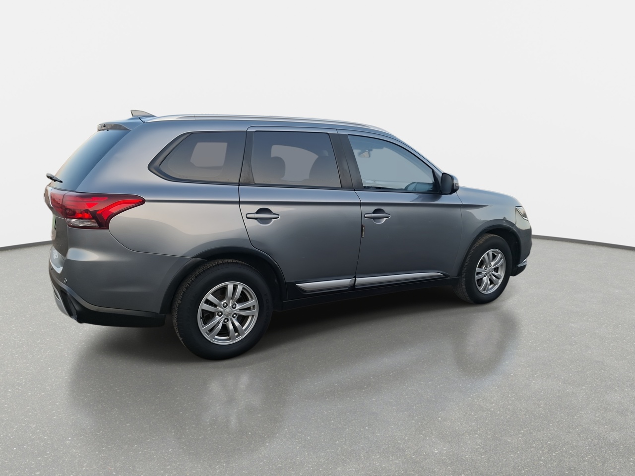 Mitsubishi Outlander — foto 8 de 31