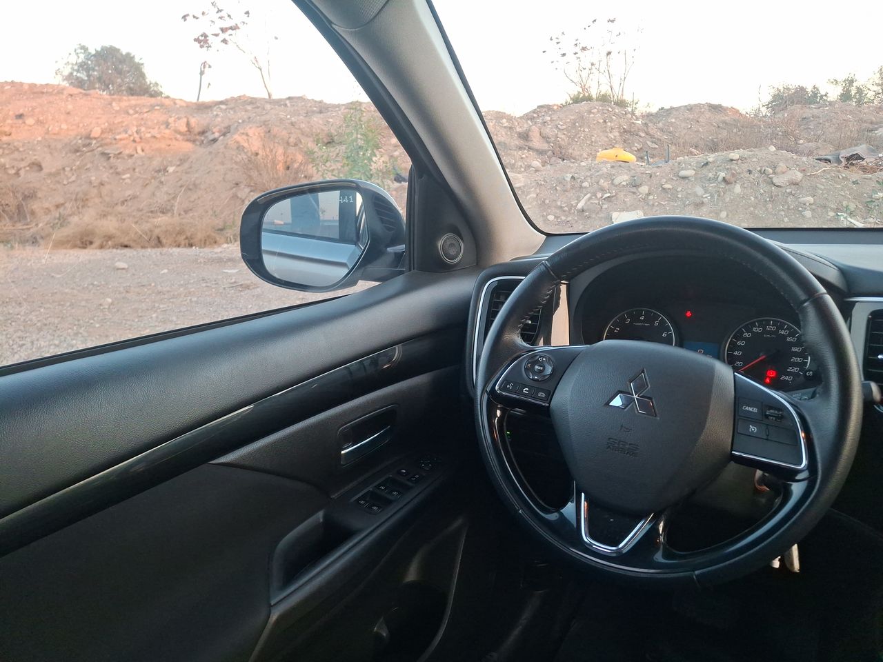 Mitsubishi Outlander — foto 9 de 23