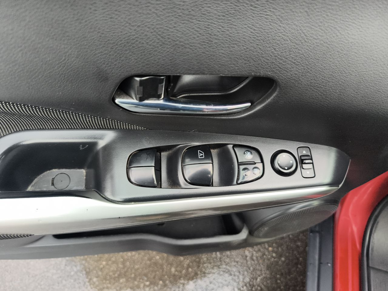 Toyota RAV4 — foto 12 de 25