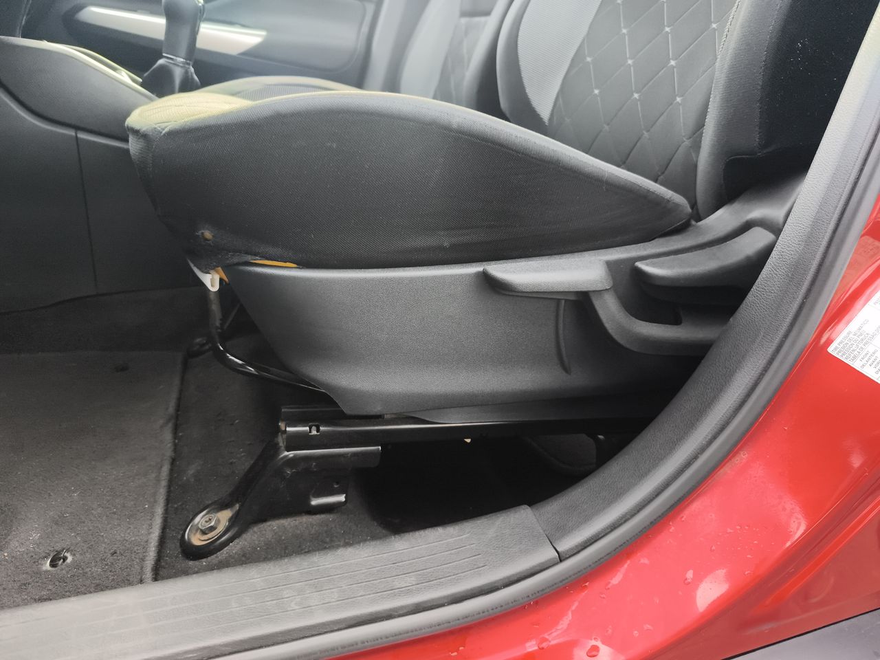 Toyota RAV4 — foto 13 de 25