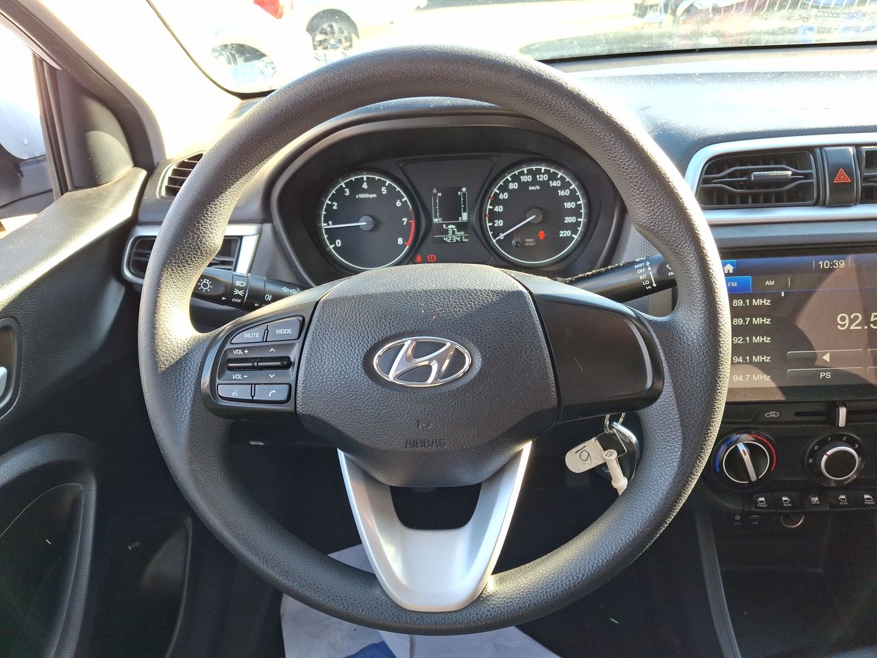 HYUNDAI - 25