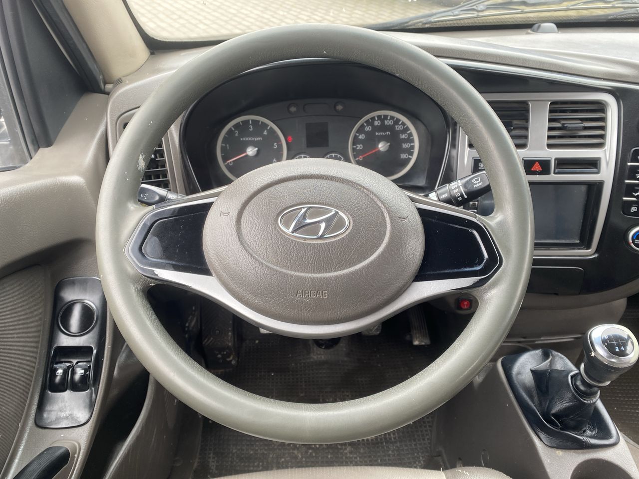 HYUNDAI - 25