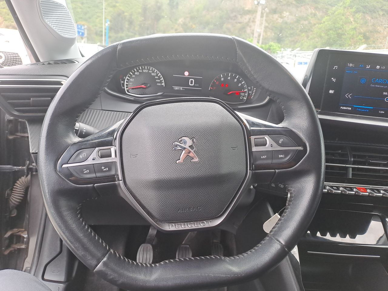 Peugeot 208 — foto 19 de 26