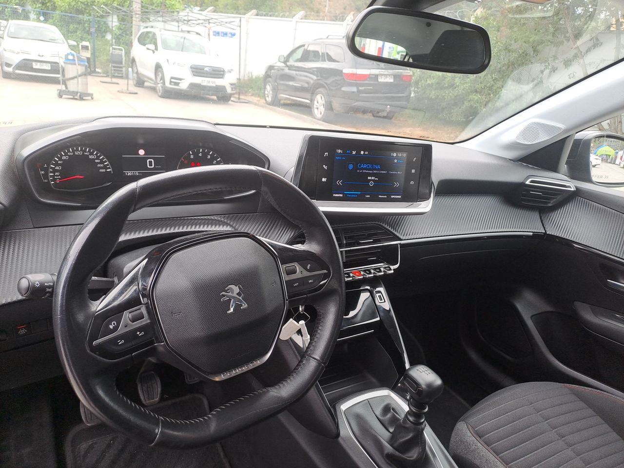 Peugeot 208 — foto 24 de 26