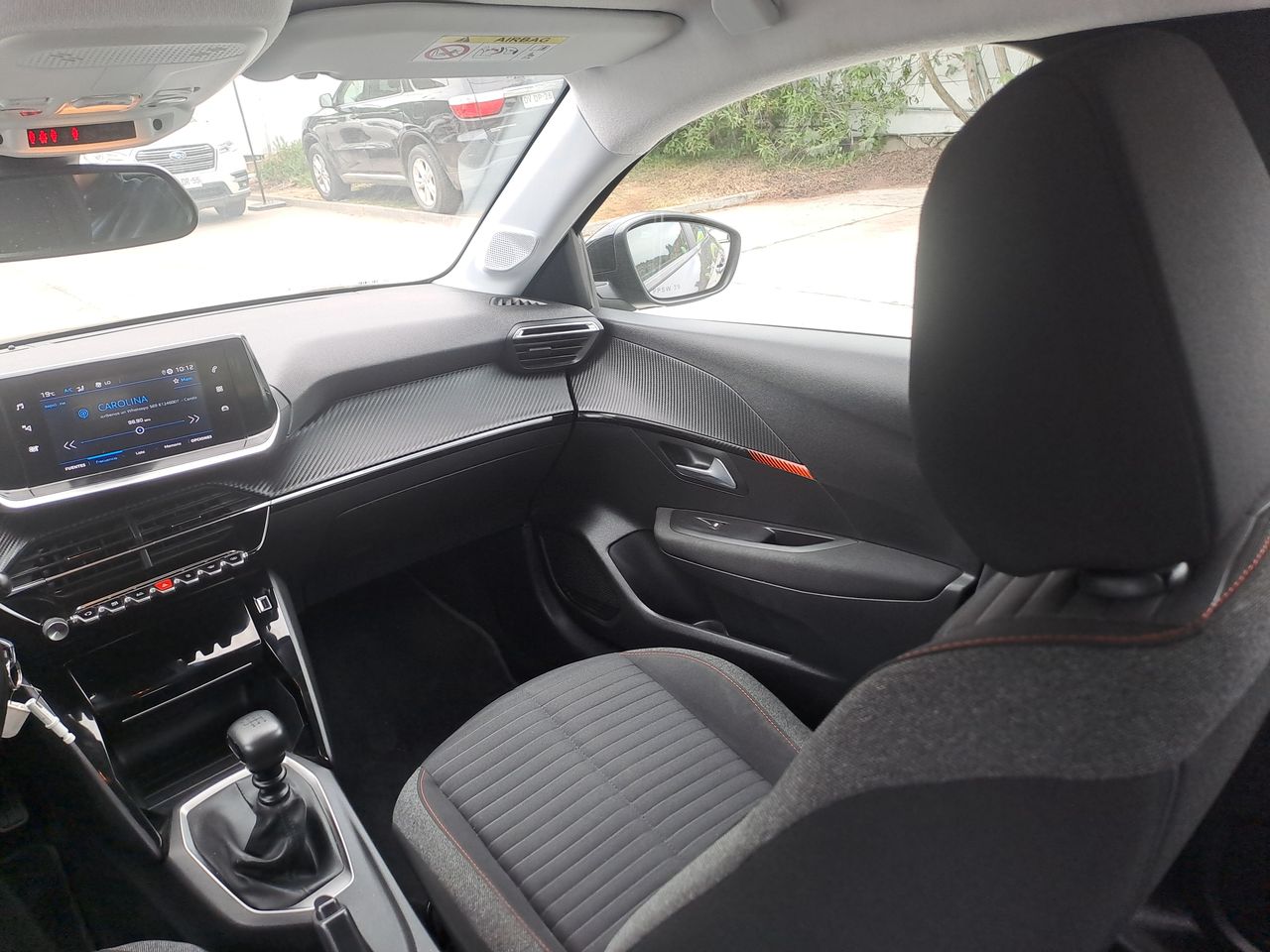 Peugeot 208 — foto 11 de 26