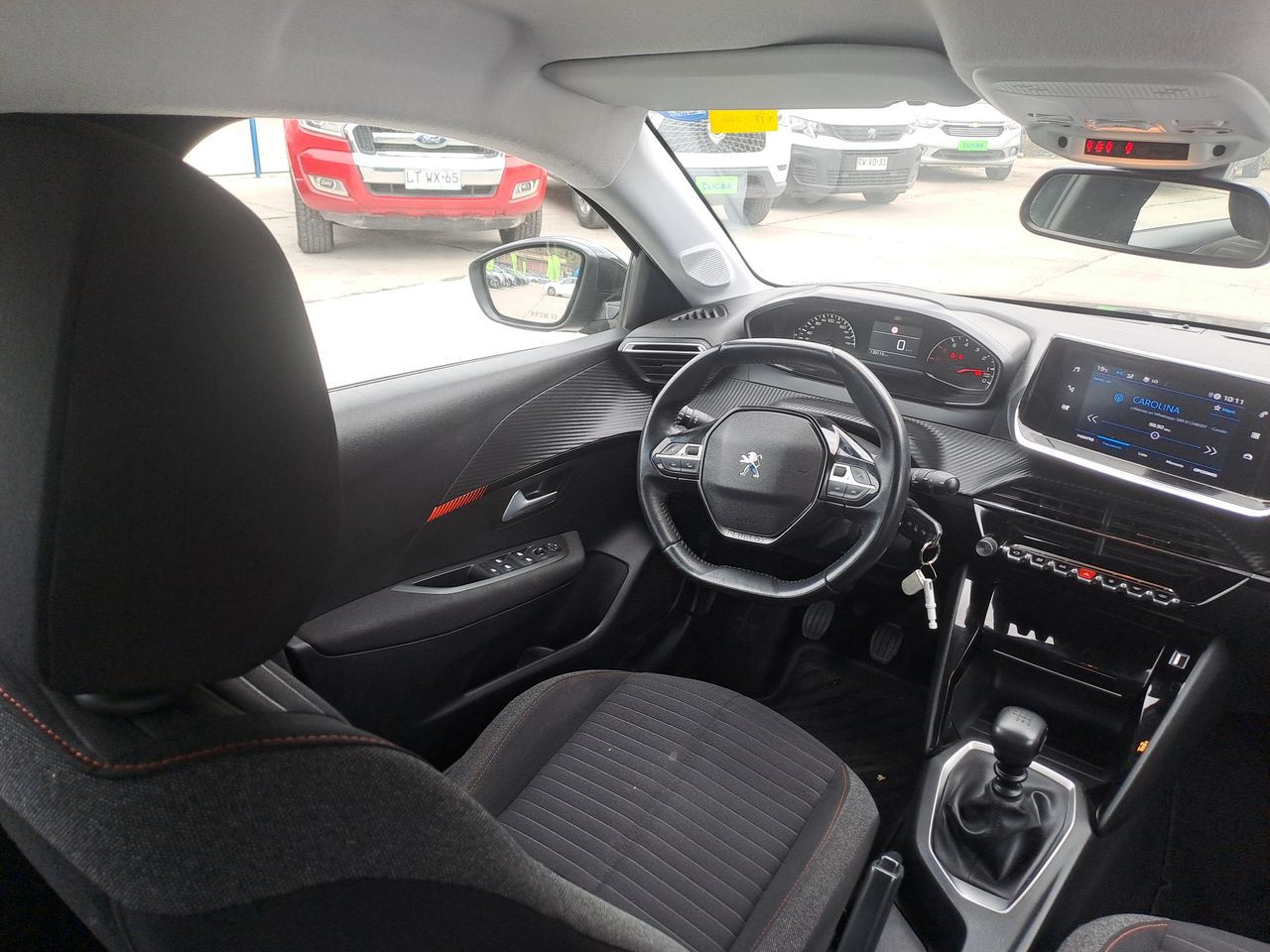 Peugeot 208 — foto 17 de 26