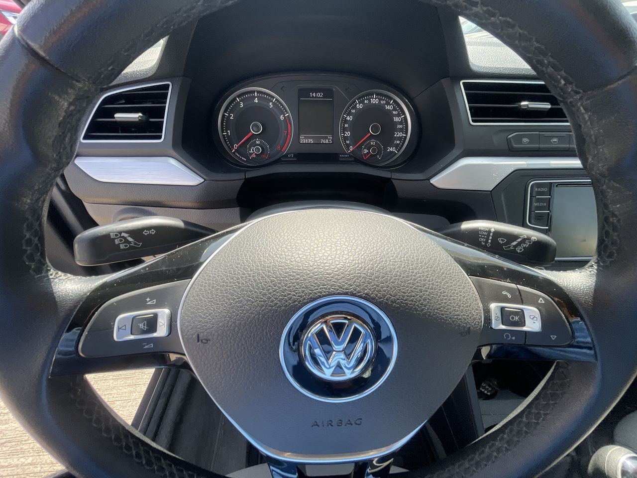VOLKSWAGEN - 24