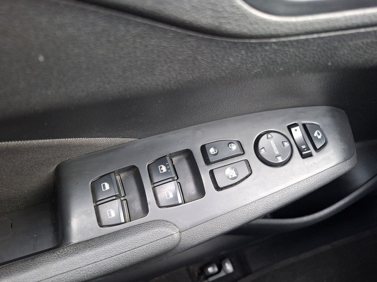 HYUNDAI - 23