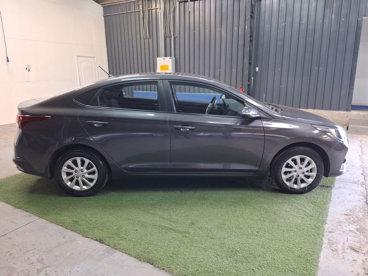 HYUNDAI - 8